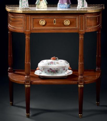 PETITE CONSOLE DESSERTE en acajou reposant...