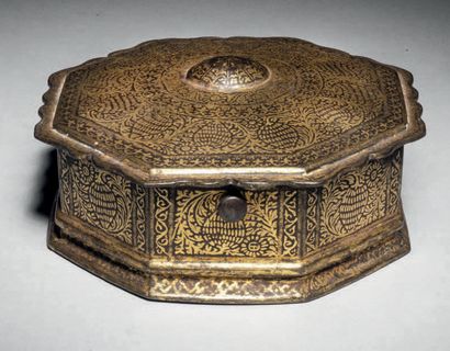 Polygonal box, India, 19th century H. 10,5cm...
