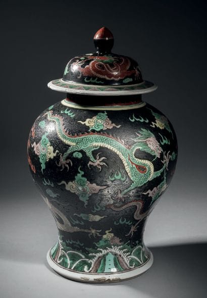CHINE - Vers 1900
Porcelain covered vase...