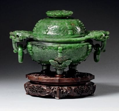 CHINE - XIXe siècle
Spinach green nephrite...