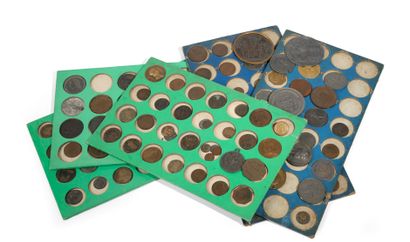 Lot de 5 planches de médailles, jetons, boutons...