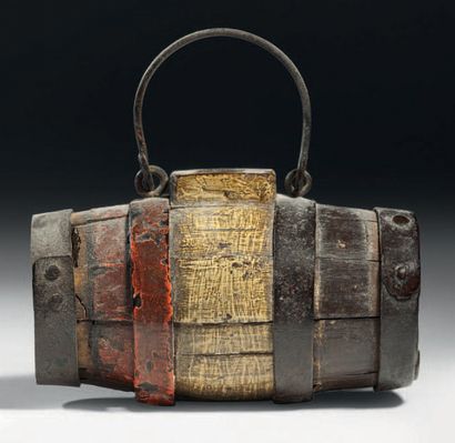 Barrel of canteen with tricolor decoration,...