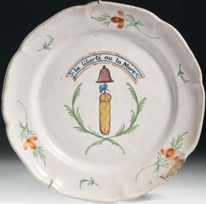 Earthenware plate with polychrome decoration...