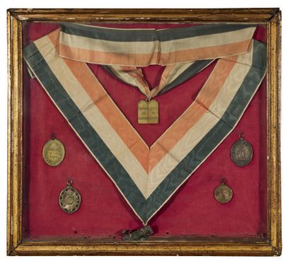 Framed with 6 revolutionary badges, notably...