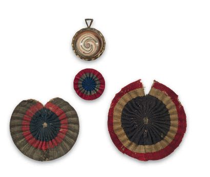 Lot of 4 tricolor cockades, two for headdress,...
