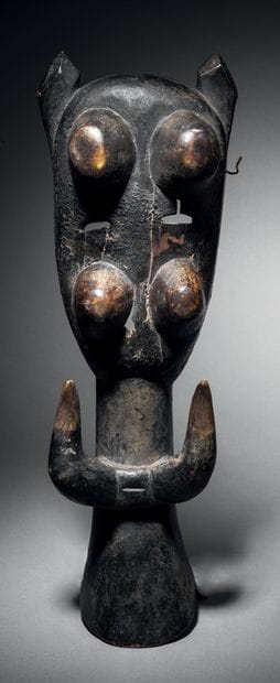 Masque Ligbi, Côte d'Ivoire
Bois
H. 56 cm

Proches...