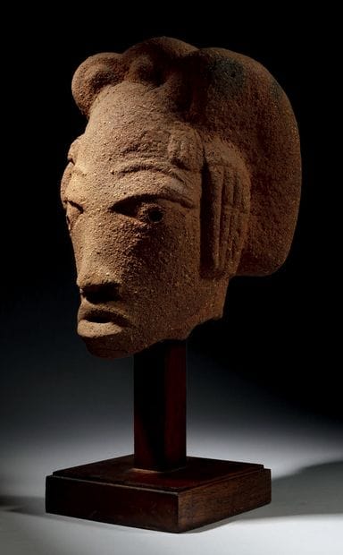 Tête Nok, Nigeria
Terre cuite
H. 29 cm

Test...