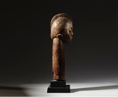 Tête Lobi, Burkina Faso
Bois
H. 57 cm

Provenance...
