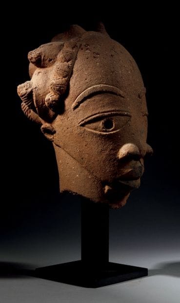 Tête Nok, Nigeria
Terre cuite
H. 25 cm

Test...