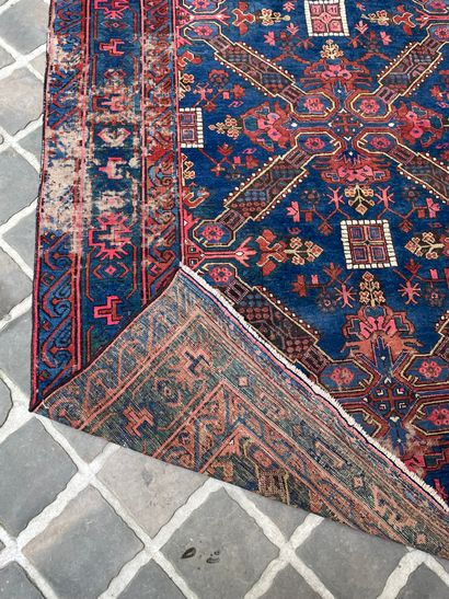 Antique CAUCASE carpet
In polychrome wool...