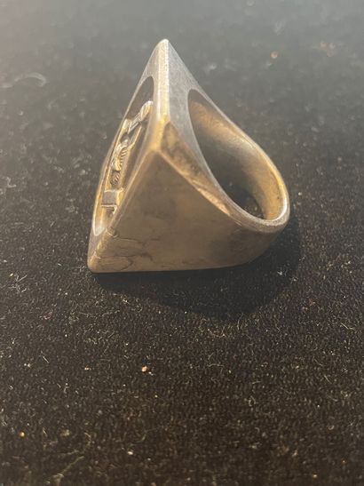 Bague chevalière en argent 800°/°°
A décor...