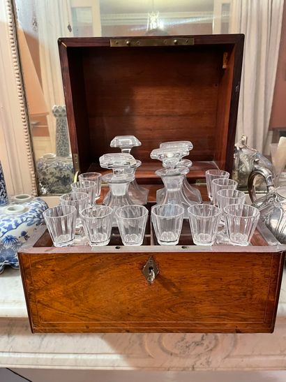 Liqueur box
Decorated with framed nets
Carafes...