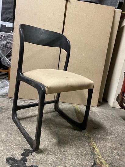 Scandinavian chair
With bar back
In black...