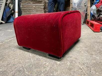 Repose-pieds
En velours rouge
40 x 59 x 60...