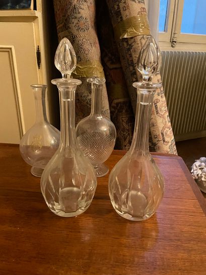 SAINT-LOUIS
Two wine decanters
Signed
A crystal...