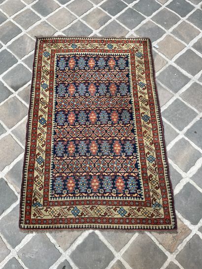 Carpet CAUSASE Old
In polychrome wool
With...
