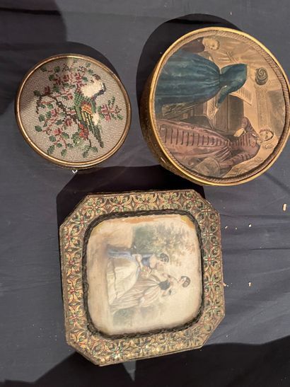 Lot including seven cardboard drageurs with...