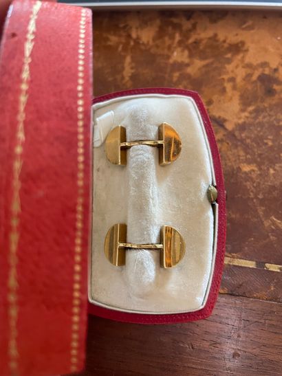 Pair of cufflinks
In gold 750°/°° with half-spheres...