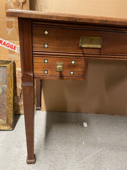 Bureau plat
En bois naturel, décor marqueté...