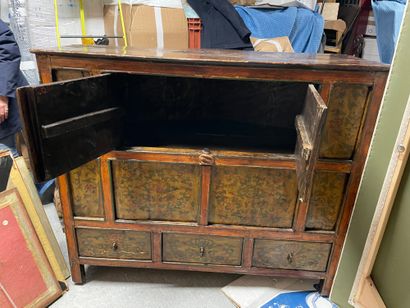 ASIE
Charmant cabinet à casiers
Ouvrant en...