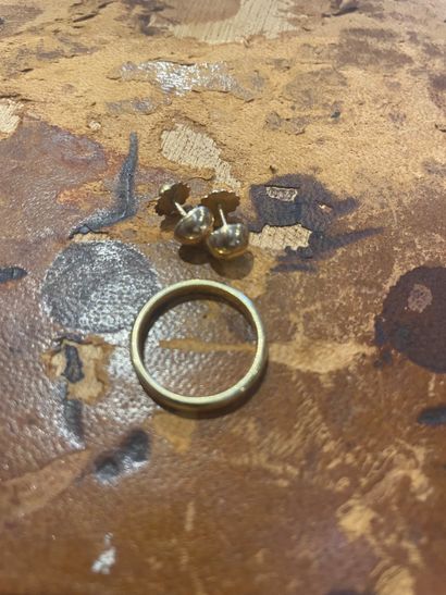 Wedding ring in yellow gold 750°/°°.
A pair...