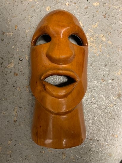 Masque en bois clair
H. 40 cm