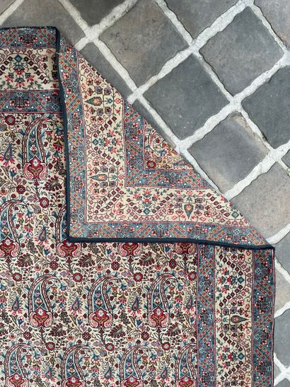 Carpet KIRMAN decorated with boteh
206 x...