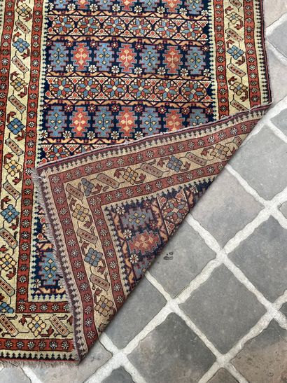 Carpet CAUSASE Old
In polychrome wool
With...