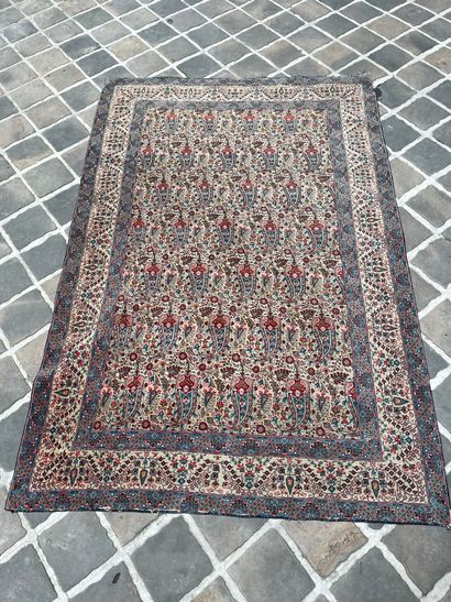 Carpet KIRMAN decorated with boteh
206 x...