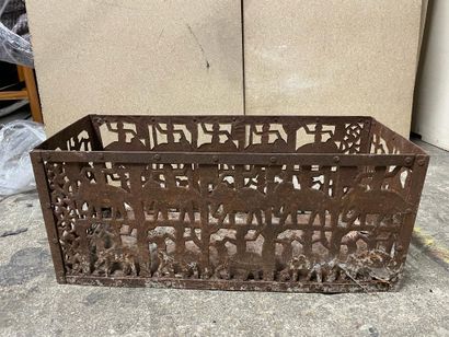 Planter of rectangular section
In openwork...