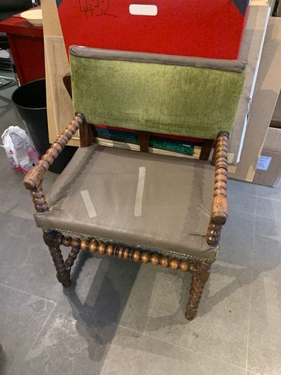 Fauteuil en bois naturel tourné
Le dossier...