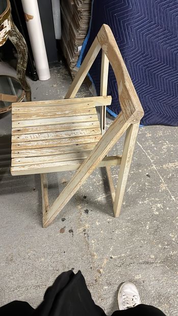 Dans le goût d'ARBUS
Light wood chair
Covered...