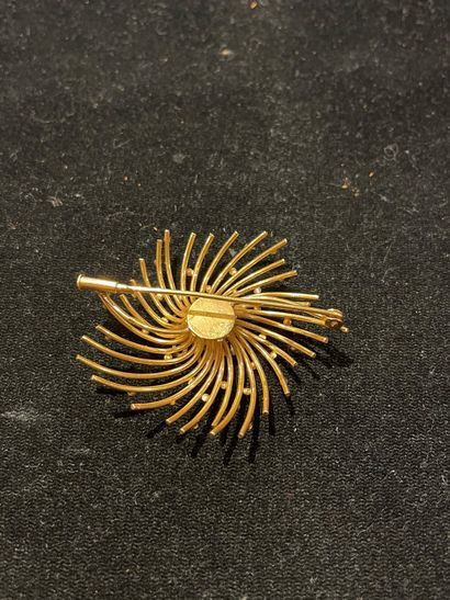 Brooch in 18K yellow gold
weight : 12,2 ...