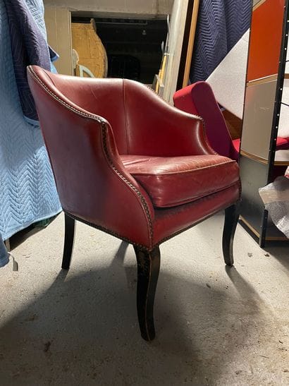 Suite de trois fauteuils
L'assise, les accotoirs...