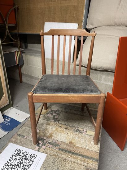 Pair of Scandinavian chairs
With backrest...