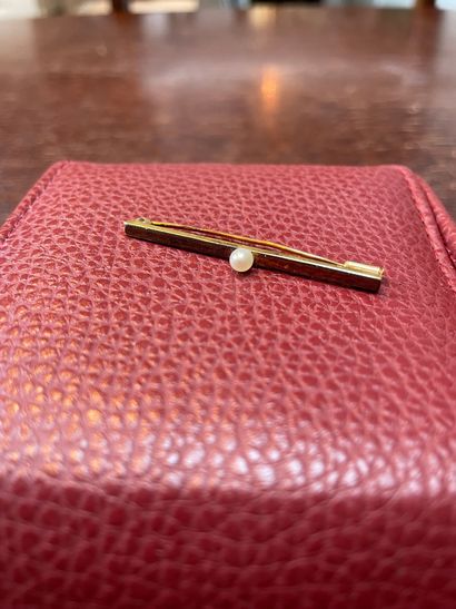 Barrette brooch
In gold 750°/°°
Decorated...