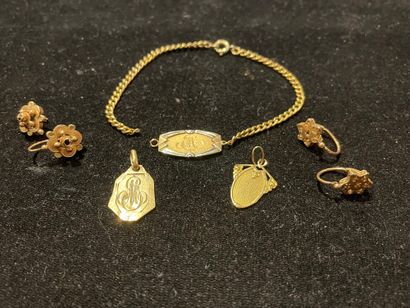 Lot in 18K yellow gold including two pairs...