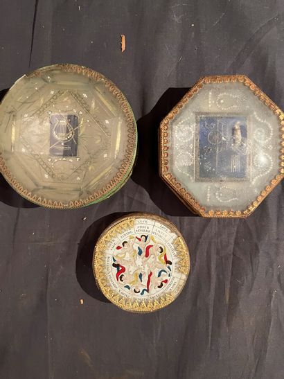 Lot including seven cardboard drageurs with...