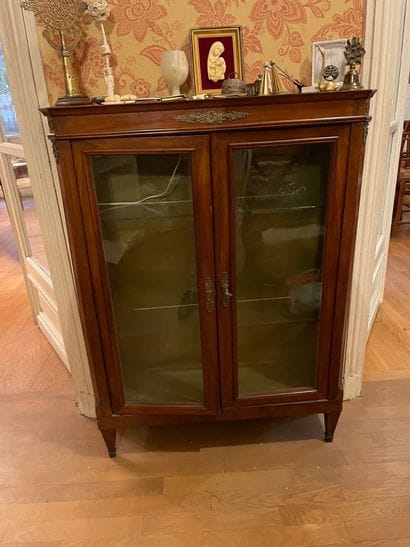 Vitrine
En acajou et placage d'acajou
Ouvrant...