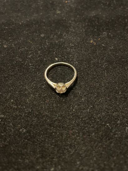 Petite bague en platine et or blanc ornée...