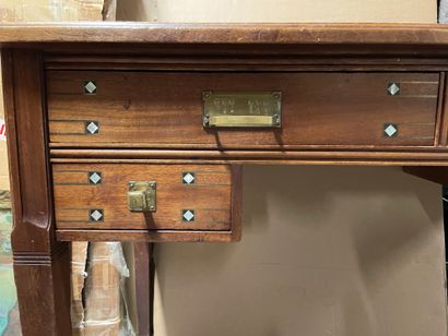 Bureau plat
En bois naturel, décor marqueté...