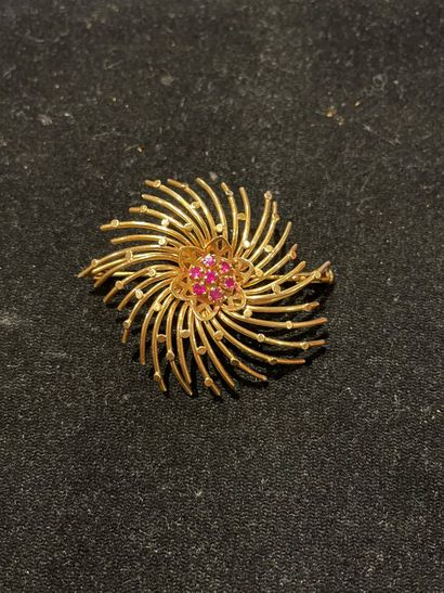 Brooch in 18K yellow gold
weight : 12,2 ...