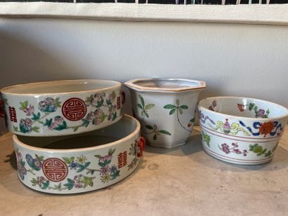 CHINE
Paire de grandes coupes
En porcelaine
A...