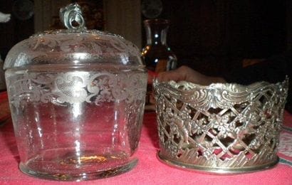 Bonbonnière en cristal taillé à l'acide....