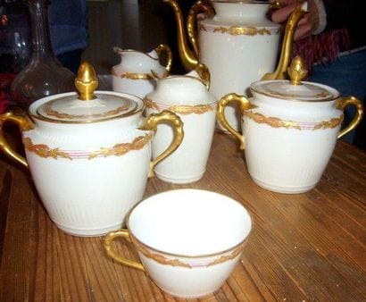Service à café en porcelaine de Limoges....