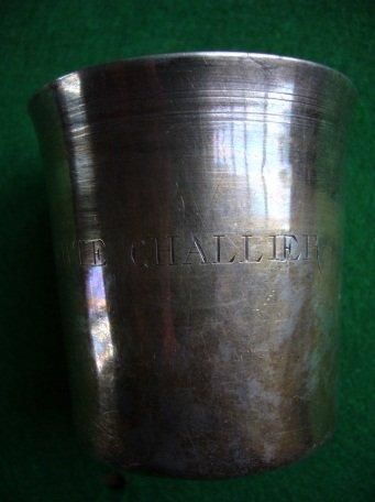Deux timbales en argent en forme de gobelet...