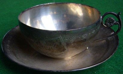 Tasse et sa sous-tasse en argent Minerve...