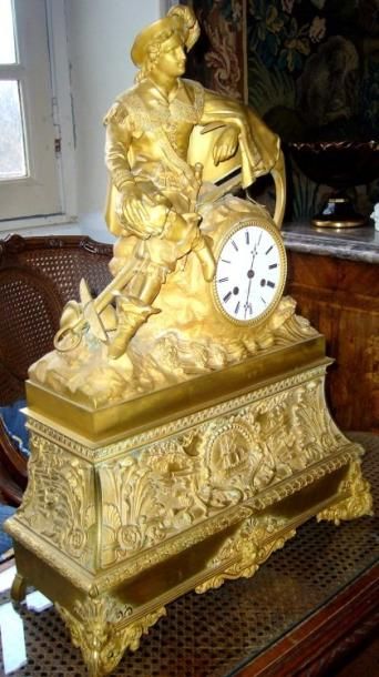 Grande pendule borne en bronze doré.