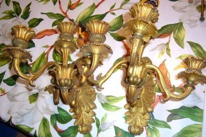 Paire de petites appliques en bronze ciselé...