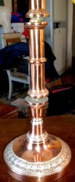 Paire de grands pieds de lampe en cuivre...